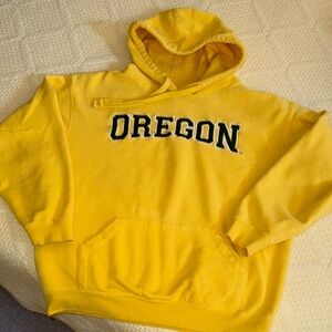 University Of Oregon yellow hoodie. No size see photos. Size Medium ZA15